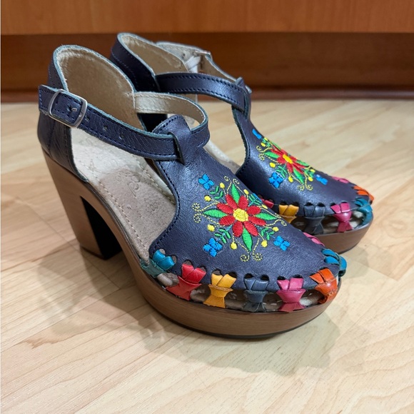 Women's Embroidered Mexican Leather Heel Sandals - Blue Size 6 🌺 - Picture 6 of 9
